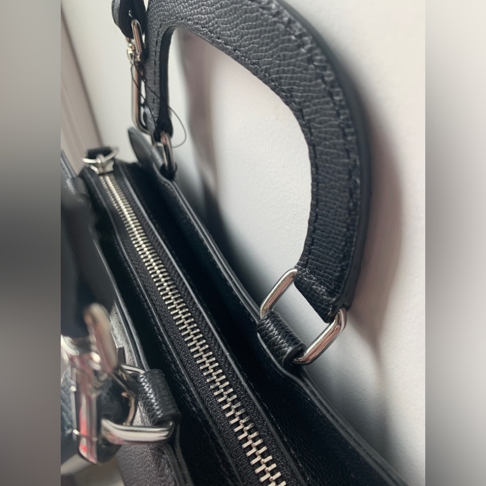 🇨🇦 Guess - Small Crossbody and Handbag Purse - Picture 8 of 13